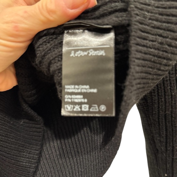 & other stories black 1/4 zip. Size M. EUC! - Picture 4 of 6